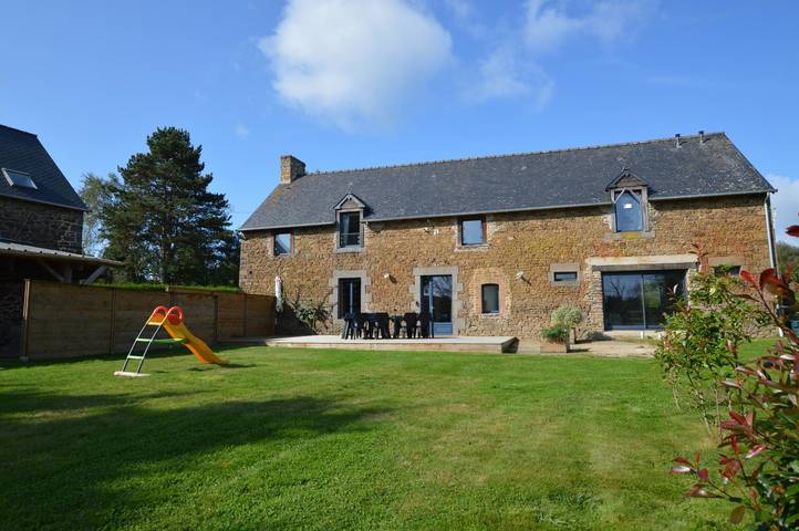 Gîte pour 8 personnes, avec Terrasse ainsi que Jardin et Vue à Plerguer