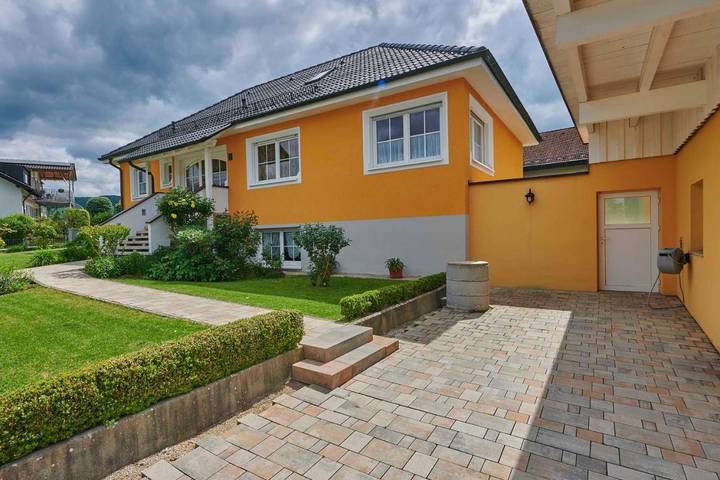 Ferienwohnung für 4 Personen, mit Terrasse und Ausblick in Strullendorf