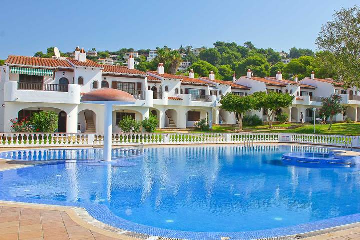 Apartment for 4 people, with Terrace and Garden as well as Pool in Platja Son Bou