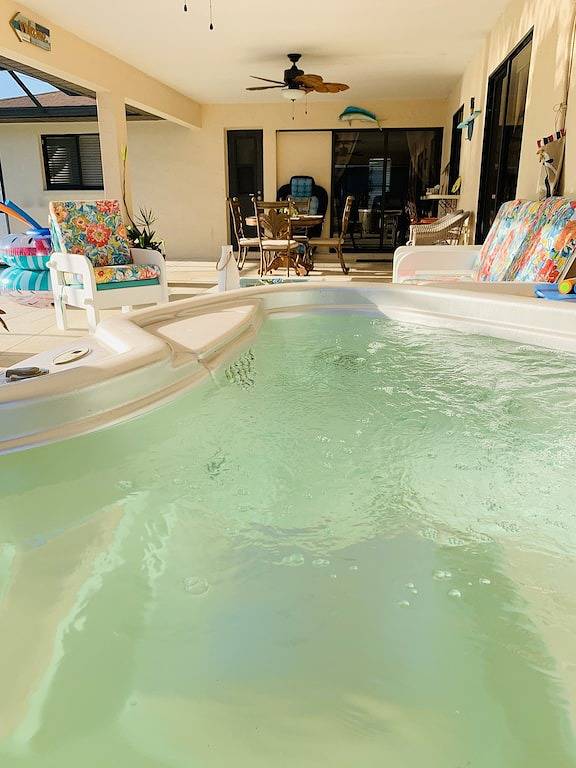 Beautiful heated Pool&Spa home centrally located! in Cape Coral, Southwest Florida
