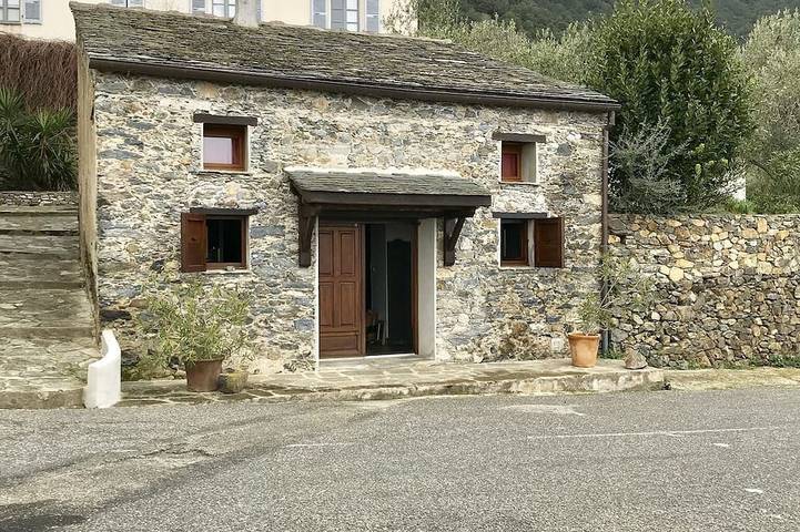 Location de vacances pour 2 personnes, avec terrasse et jardin à Santa-Maria-Poggio