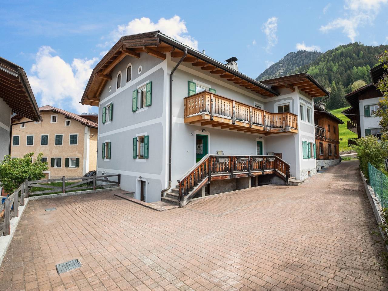 Ganze Wohnung, Ferienwohnung "Ciasa Lino Sas da le Doudesc" mit Blick auf die Berge & Wlan in Pozza di Fassa, San Giovanni di Fassa