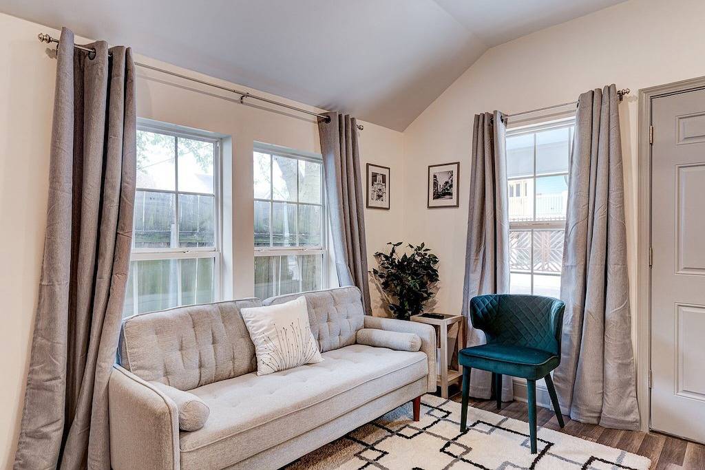 Stylish 1 Br,1Ba Home Steps From Freret St in Uptown, New Orleans