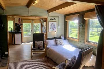 Cottage for 5 People in Bedford, Bedfordshire, Photo 2