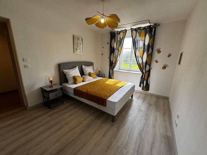 Location de vacances pour 10 personnes, avec jardin et terrasse à Étais-la-Sauvin - 2