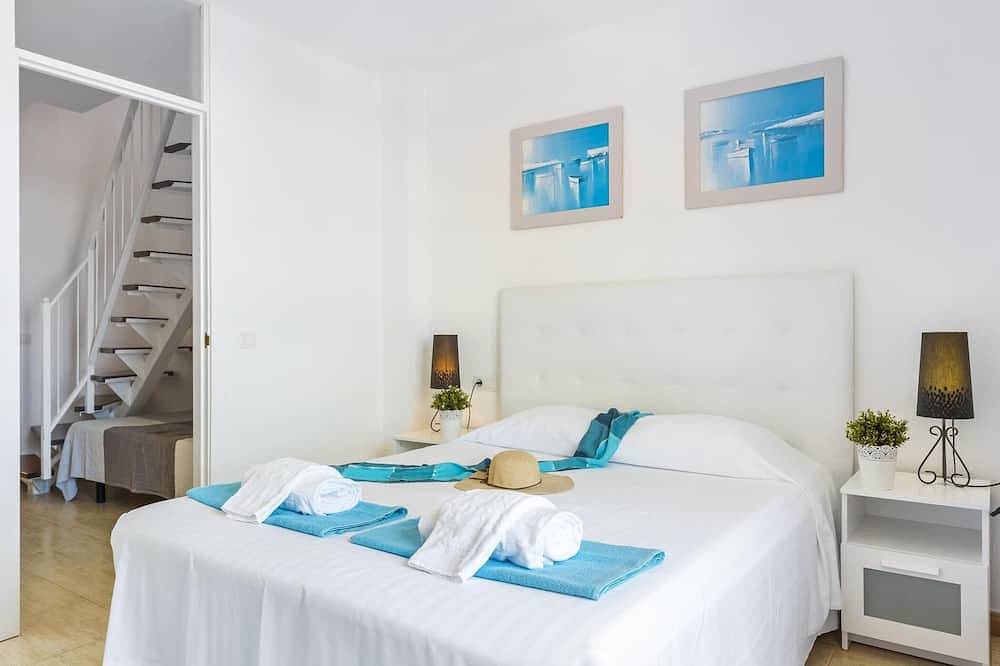 Entire apartment, 1314 Fabulous 2 Bedroom Duplex, Roof Terrace, Wifi in Playa de Ajabo, Adeje