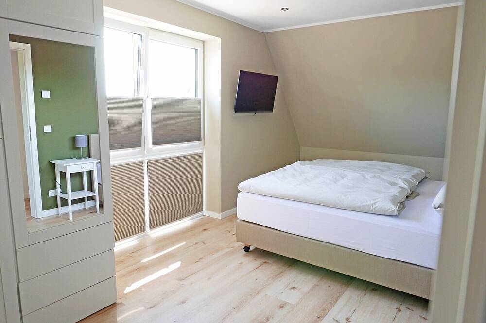 Moderne Doppelhaushälfte \"Borbyer Perle\" mit maritimen Flair in einem ruhigen Wohngebiet von Eckernförde, die Innenstadt und der Ostseestrand nur fußläufig entfernt, mit schönem Garten und Terrasse ideal für Ihren Erholungsurlaub in Eckernförde, Rendsburg-Eckernförde