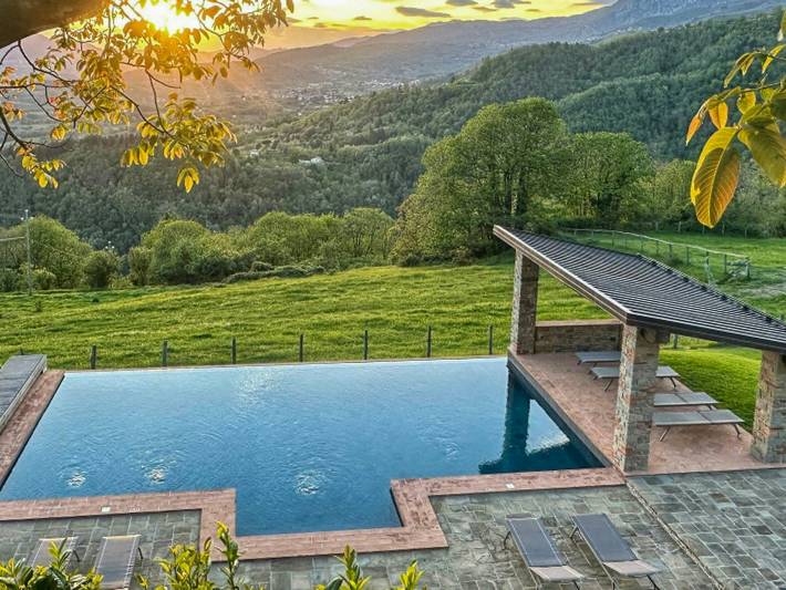 Casale con piscina, Jacuzzi e vista panoramica in Pieve Fosciana, Garfagnana