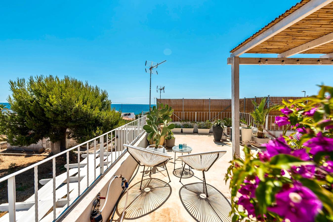 Design-Apartment mit Dachterrasse am Meer in Capilungo, Golf von Tarent