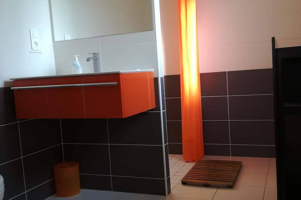 House with heated pool, all comforts, 500 m from the beach in Sarzeau, Côte des Mégalithes