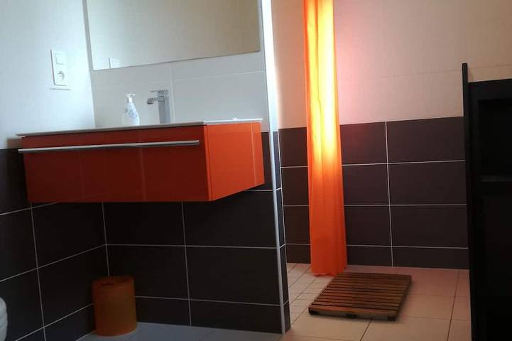 House with heated pool, all comforts, 500 m from the beach in Sarzeau, Côte des Mégalithes
