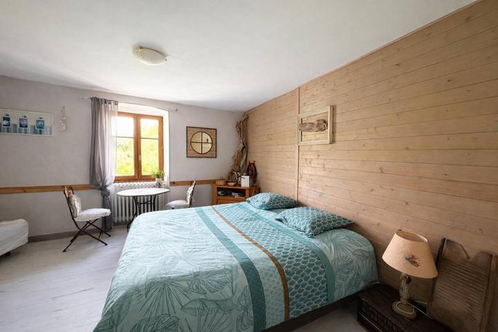 Location de vacances pour 10 personnes, avec terrasse, animaux acceptés à Chanaz - 2