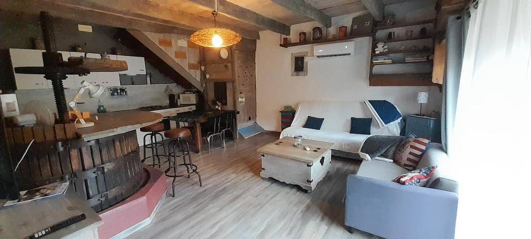 Location de vacances pour 5 personnes, avec Terrasse ainsi que Bassin pour enfant et Piscine à Saint-Julien-de-Coppel