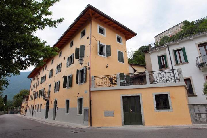 Gîte pour 3 personnes, avec terrasse et vue à Polcenigo