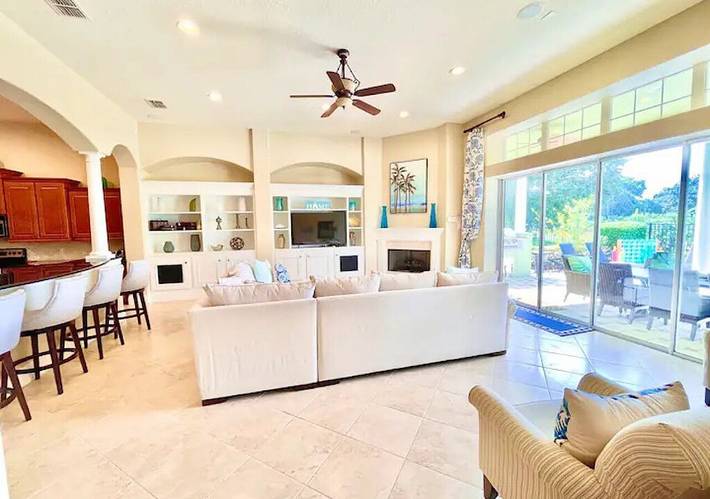 Vacation rental for 15 people, with yard and hot tub as well as pool in Celebration