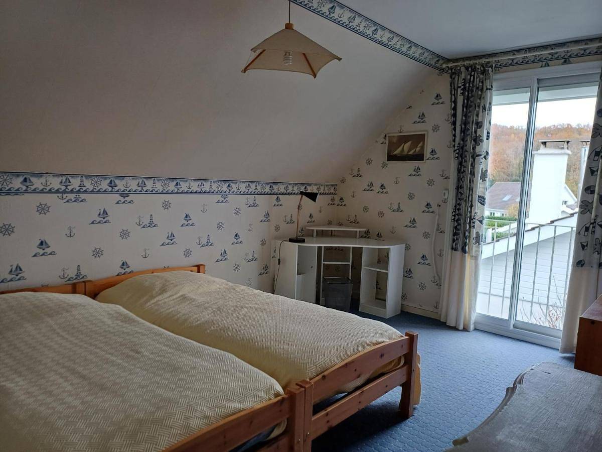 Twin Room in Plaisir (Yvelines), Yvelines
