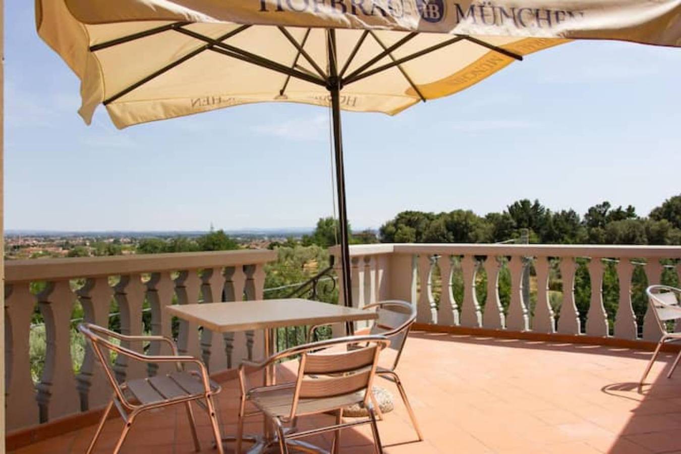 Entire apartment, Apartment 'Inverno' with Shared Pool, Wi-Fi and Air Conditioning in Massa e Cozzile, Pistoia Province