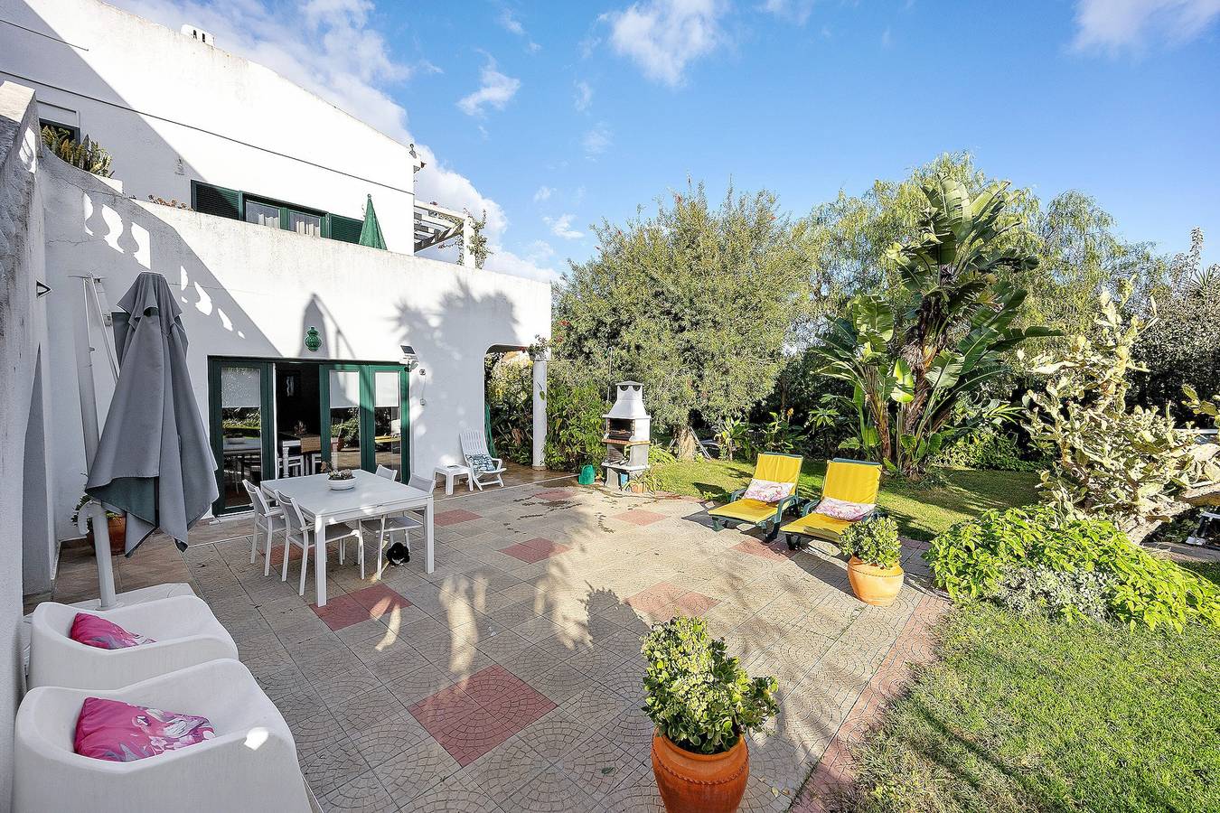 Apartamento entero, Apartamento 'Tranquility Villa Fonte Coberta' con Piscina Compartida, Wi-Fi y Aire Acondicionado in São Sebastião, Lagos