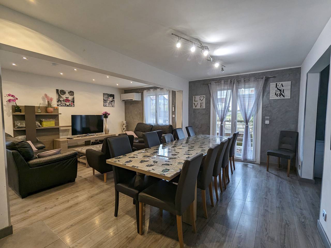 Chalet spacieux avec sauna, spa et baby-foot, proche stations de ski in Ramonchamp, Région d'Épinal