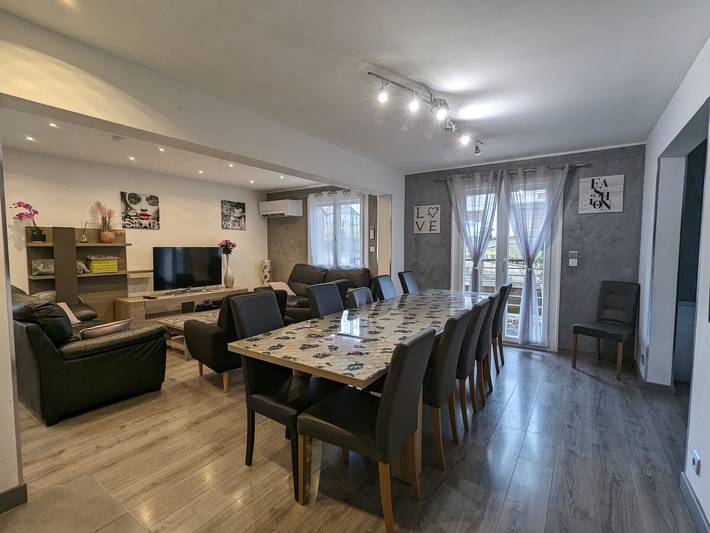 Gîte pour 12 personnes, avec Jacuzzi et Terrasse ainsi que Jardin et Sauna à Ramonchamp