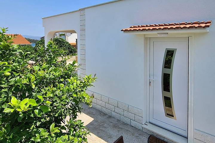 Ganze Wohnung, 2-Zimmer-Ferienwohnung mit Terrasse und Meerblick Necujam, Solta A-2089-a in Necujam, Solta