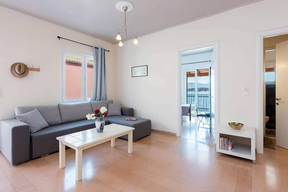 modern 2 bedroom fully furnished apartment over looking the harbour of Kassiopi, foto 13