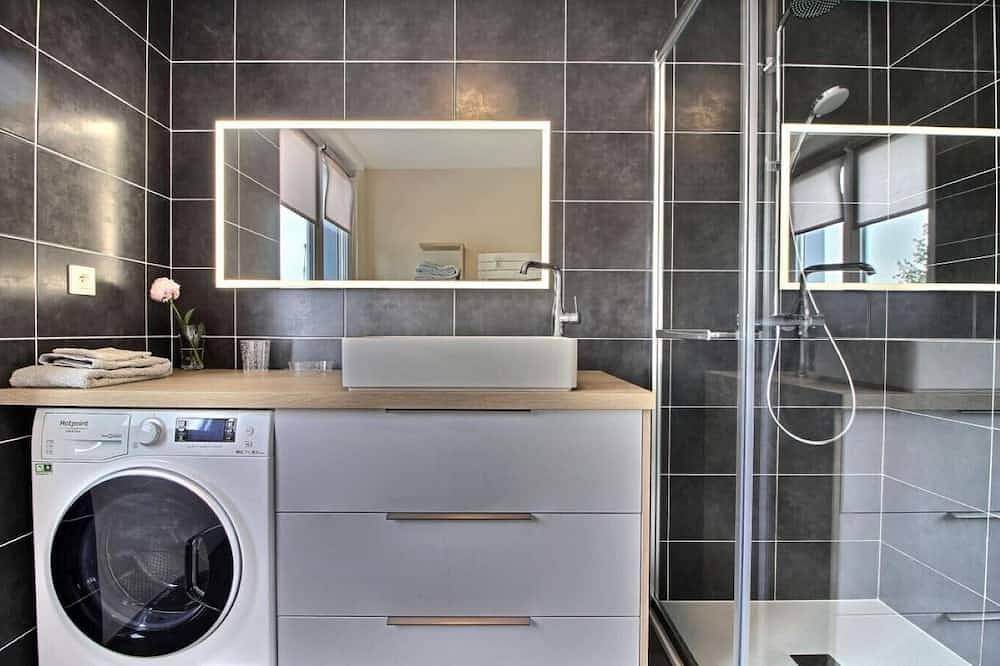 Entire apartment, La Maison Bleue - Comfortable appt Gr34 / sea in Locmaria-Plouzané, Brest region