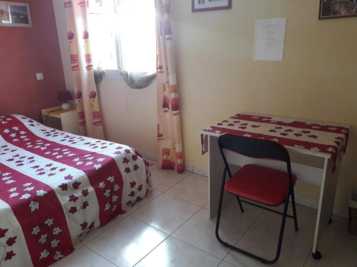 Chambre d'hôtes - Chambre in Puisserguier, Région de Béziers