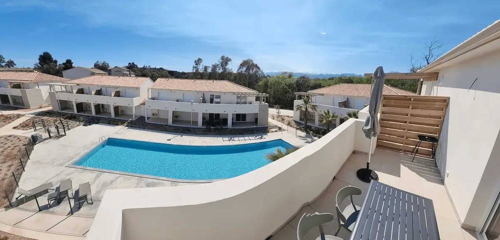 Gîte pour 6 personnes, avec piscine et balcon à Linguizzetta