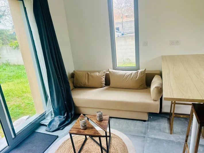 Apartamento de vacaciones para 3 personas, con jardín además de vistas y terraza - 1