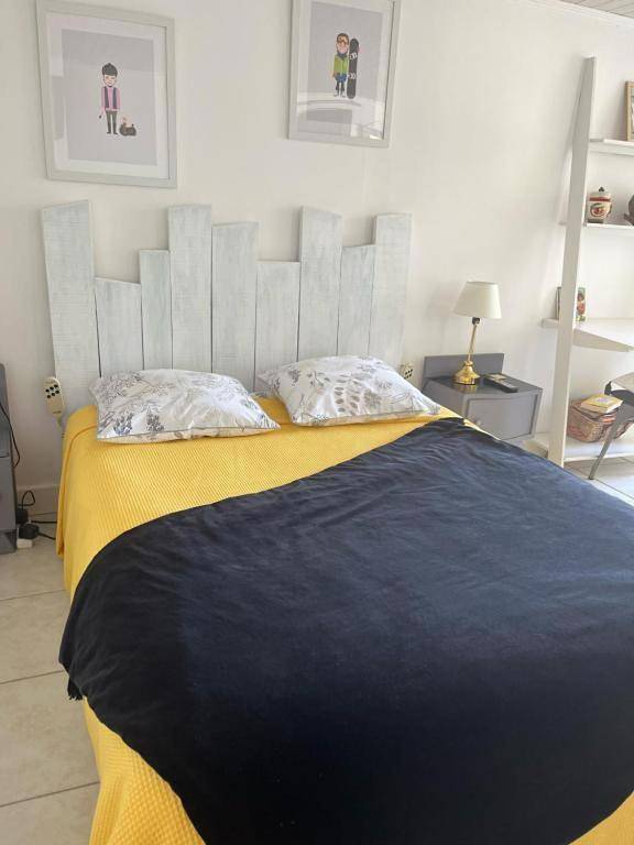 Gîte pour 3 personnes, avec jardin ainsi que vue et piscine à La Roche-Chalais - 3