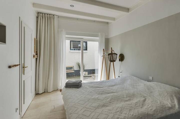 Geheel appartement, Villa Loft appartement met lichte tuinkamer in Zandvoort, Nederlandse Noordzeekust