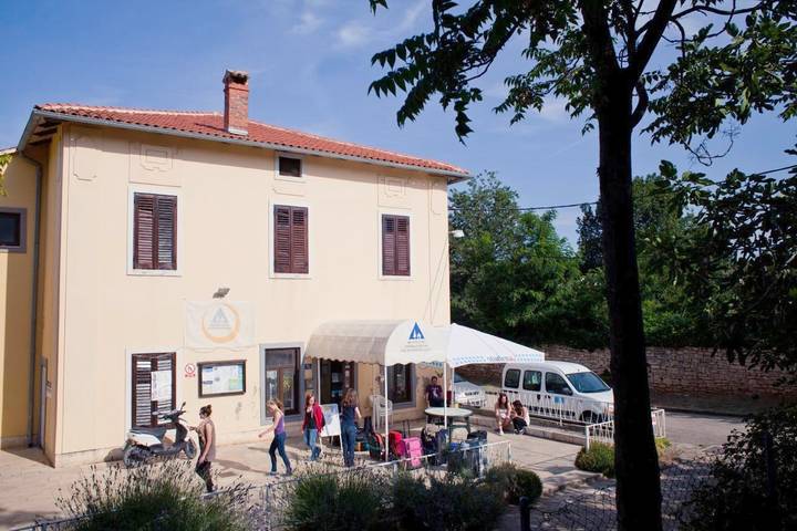 Auberge, avec Terrasse ainsi que Jardin et Vue