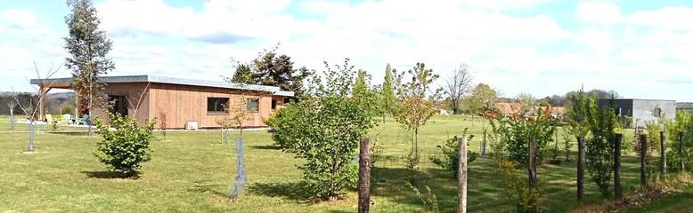 Chambre d’hôte pour 2 personnes, avec terrasse et jardin ainsi que vue et piscine à Plazac