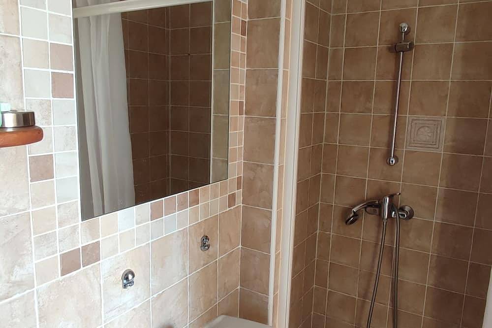 Villa 10 Personnes au Calme Entre mer et Montagne. 5 Chambres, 5 Salles de Bain in Vico, Ajaccio region