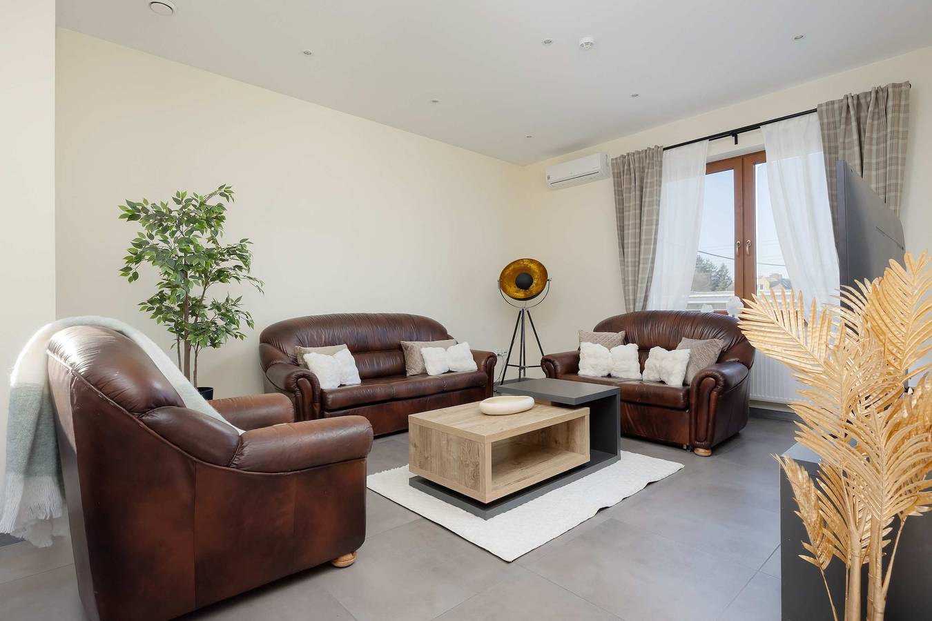 Gidzinskiego 42A Warszawa | Spacious 3-bedroom House | Excellent Location Near the Airport in Varsovie, Mazovie