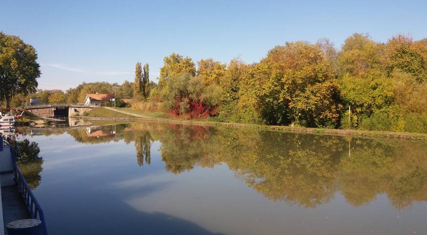 Péniche pour 4 personnes, avec jardin dans Grand Est - 2