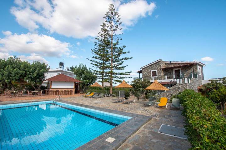 Appart’hôtel pour 2 personnes, avec jardin ainsi que jacuzzi et piscine, adapté aux familles