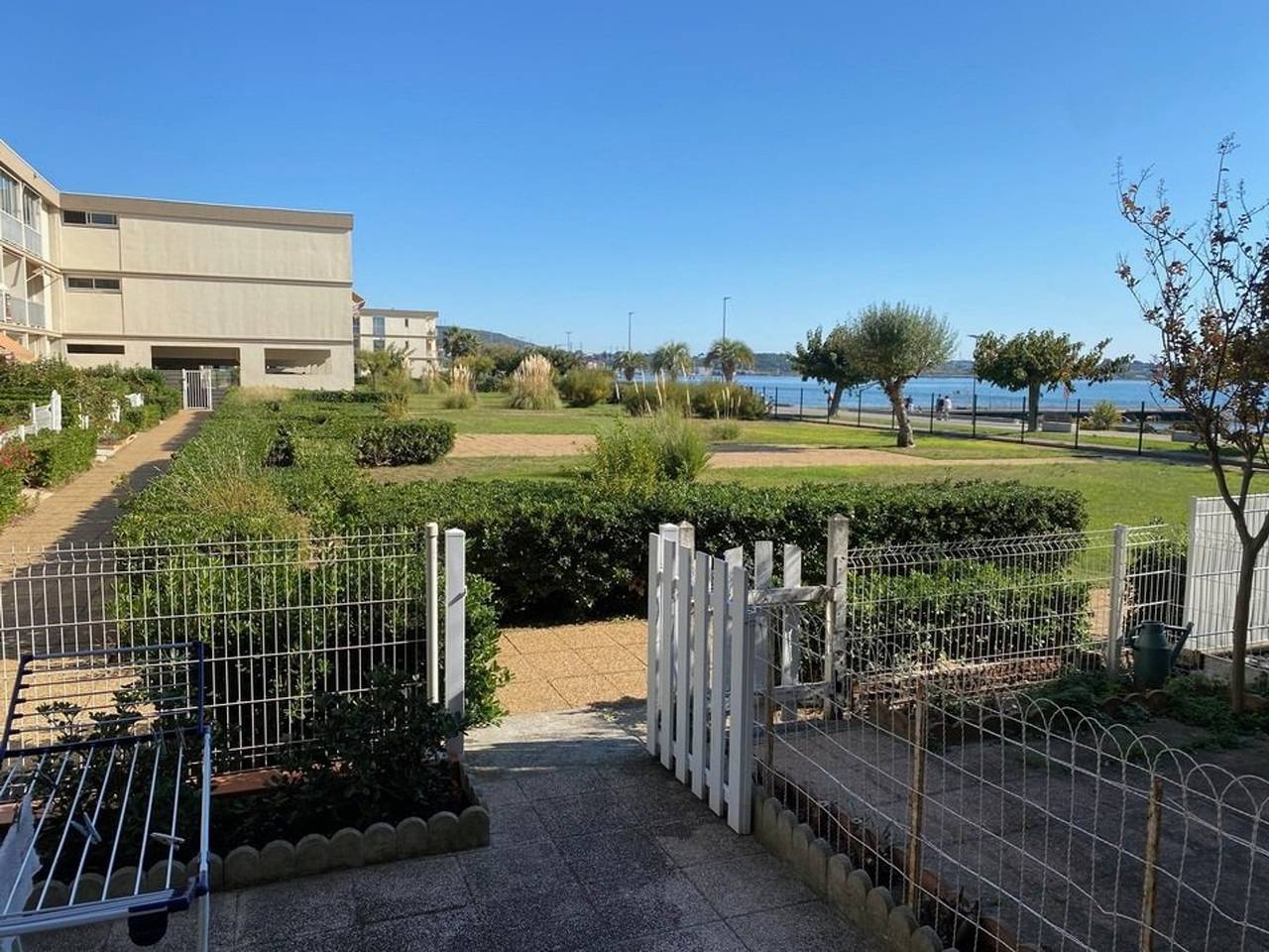 Ganze Wohnung, Gemütliches Studio-Apartment mit Terrasse, Haustiere erlaubt in Balaruc-les-Bains in Balaruc-les-Bains, Côte d'Améthyste