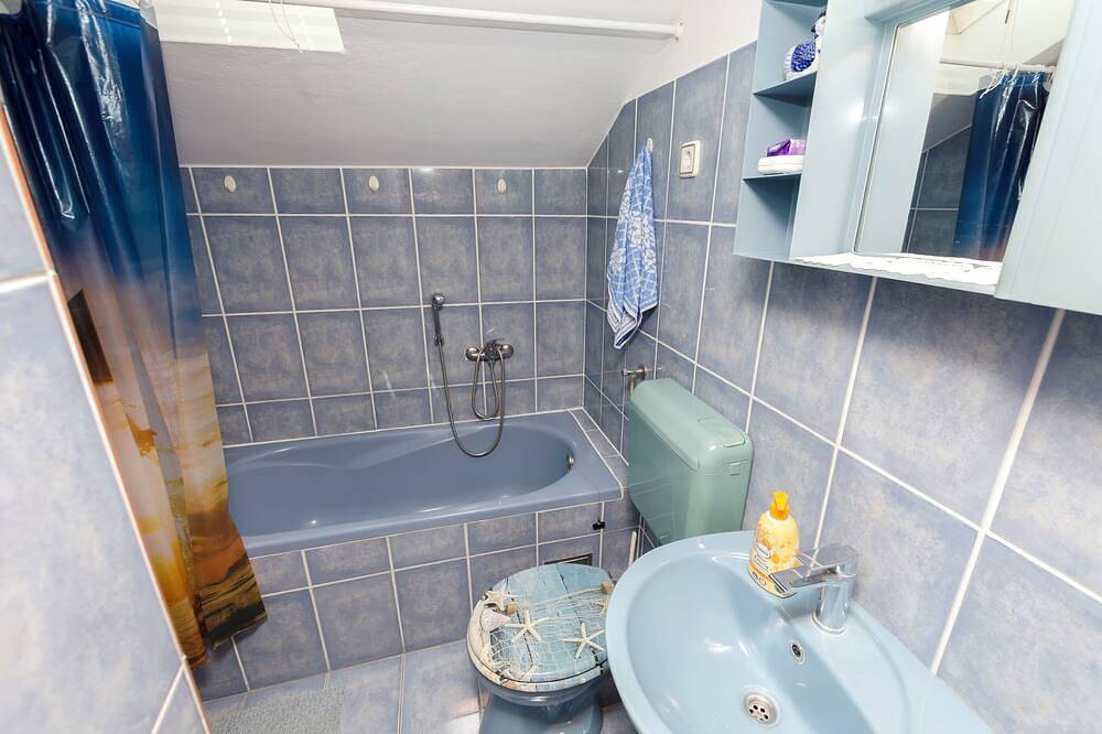 Ganze Wohnung, Ferienwohnung Mirni by the sea - Prvic Luka - Insel Prvic in Prvić Luka (Kroatische Adria), Prvić Luka