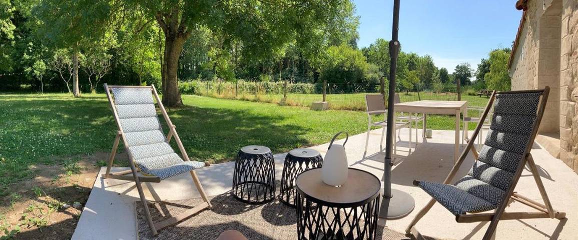 Gîte pour 4 personnes, avec vue et jardin, adapté aux familles dans Châtel-de-Neuvre