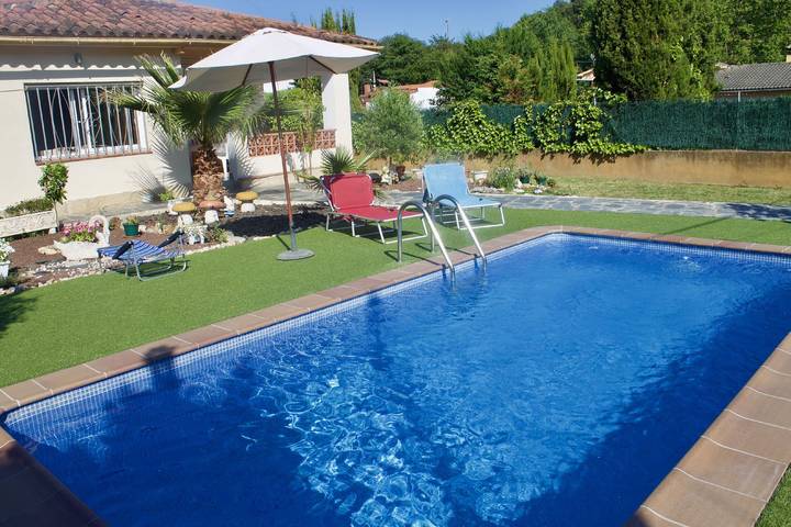 Chalet para 6 personas, con jardín y terraza en Selva - 2