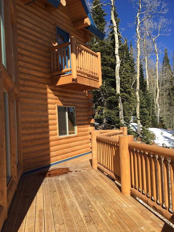 Log cabin for 18 people, with balcony in Brian Head