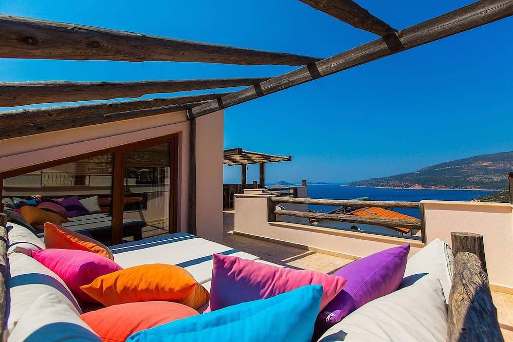Atemberaubende Villa, privater beheizter Pool, Dachterrassenbar, Billardtisch, 200 m zum Strand in Kaş, Provinz Antalya