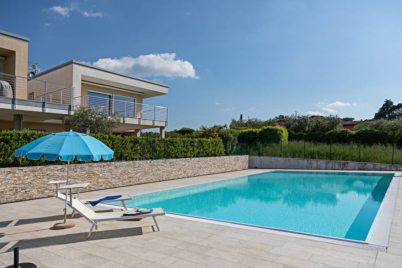Regarda - luxus "Villa Julia" Stillvoll eingerichtet, mit Schwimmbad und traumhaften Seeblick in Lazise, Gardasee-Berge