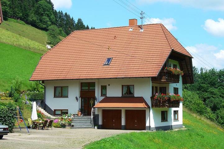 Ferienwohnung für 4 Personen, mit Balkon und Garten in Hofstetten