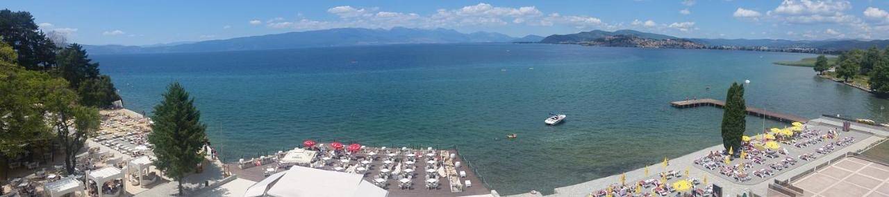 Vakantiewoning voor 6 personen, with Balkon and Terras as well as Uitzicht op het meer in Ohrid