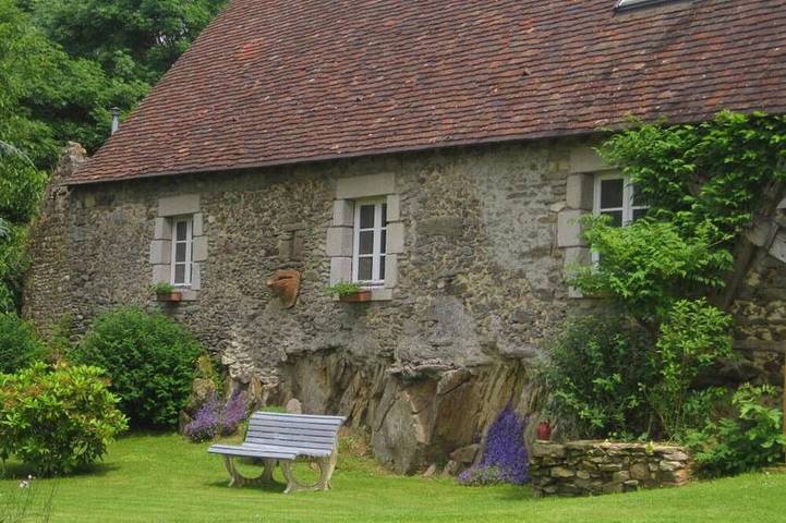 Gîte pour 6 personnes, avec terrasse, animaux acceptés à Moulins-le-Carbonnel