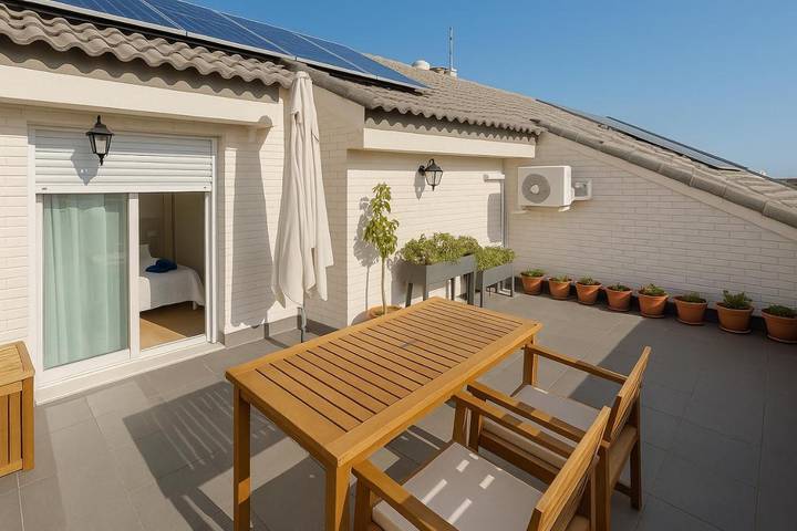 Gîte pour 2 personnes, avec piscine ainsi que terrasse et vue à Playa de Gandía