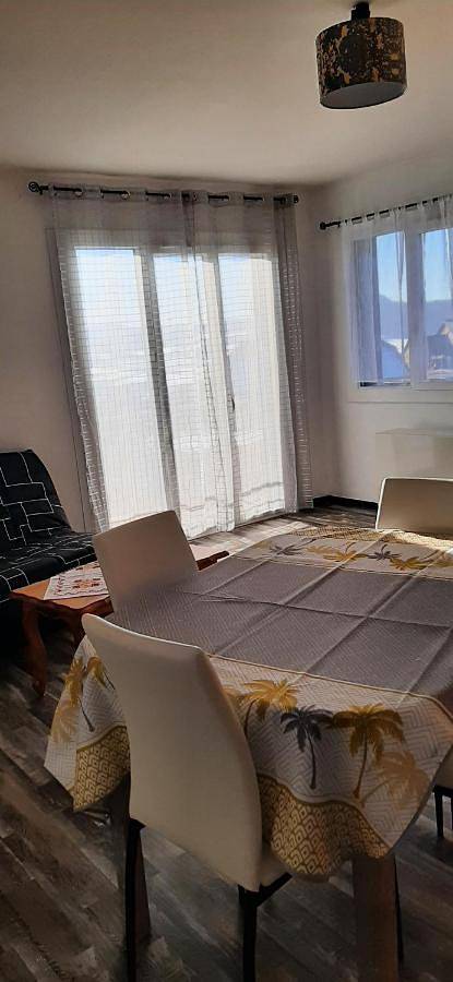 Appartement entier, Three-Bedroom Apartment in Sigoyer, Région de Gap